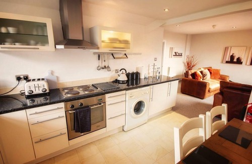 Gateshead Apartment | Apartment-Deluxe-Ensuite with Bath-Garden view
