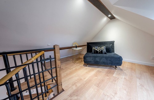 Saint-Quentin Apartment | Apartment-Deluxe-Ensuite with Shower-Street View