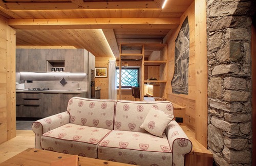 Saint-Oyen Apartment | Apartment 'Deluxe' with Shared Terrace, Private Garden and Wi-Fi