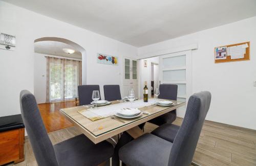 Veljun Primorski Apartment | Apartment Dijana