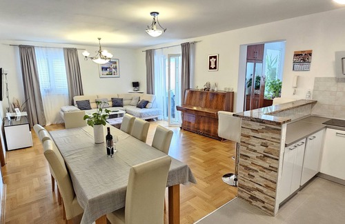 Montovjerna Apartment | Apartment Dijana - Luxury apartment with very friendly owners