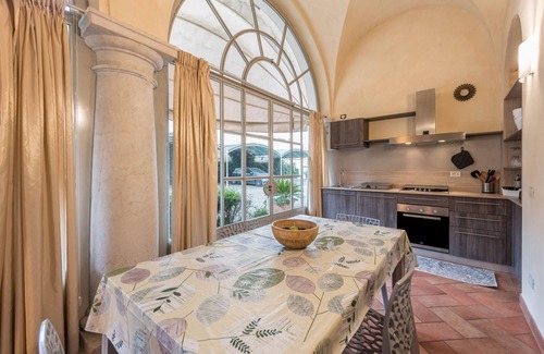 Lonato del Garda Apartment | Apartment 'Dimora Cerutti 1755' with Private Garden, Wi-Fi and Air Conditioning
