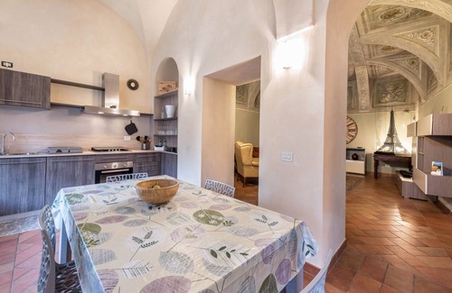 Lonato del Garda Apartment | Apartment 'Dimora Cerutti 1755' with Private Garden, Wi-Fi and Air Conditioning