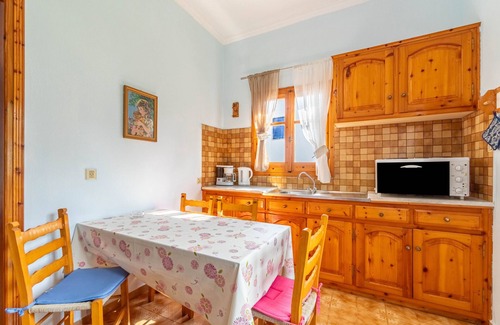 Kato Korakiana Apartment | Apartment 'Dolce Far Niente' with Shared Terrace, Wi-Fi and Air Conditioning