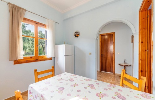 Kato Korakiana Apartment | Apartment 'Dolce Far Niente' with Shared Terrace, Wi-Fi and Air Conditioning