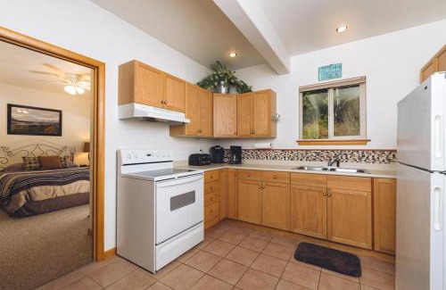 Haines Apartment | Apartment Dolphin House