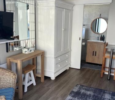 Vermont Apartment | Apartment Dolphin House