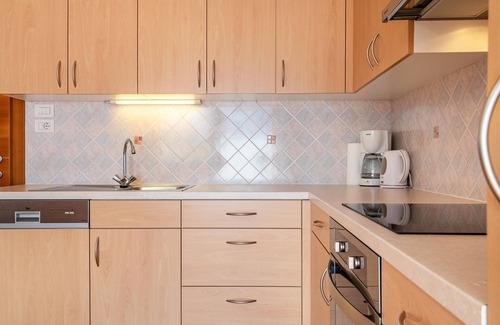 Chifa Apartment | Apartment 'Dorfblick' with Mountain View, Shared Garden and Wi-Fi