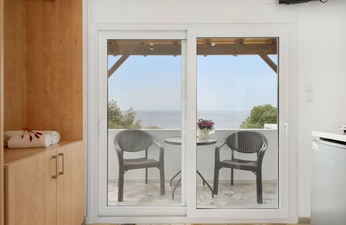 Panormos Apartment | Apartment 'Double Studio No 9' with Balcony and Wi-Fi