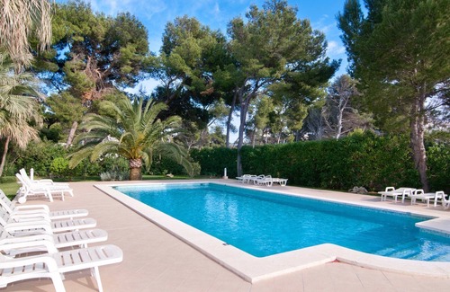 Cala Agulla Apartment | Apartment “Drac Blanc 1-3” with Sea View, Balcony, Garden & Air Conditioning