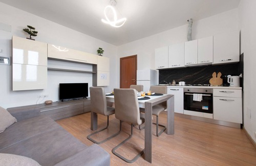 Senna Comasco Apartment | Apartment 'Dream House' with Balcony and Air Conditioning