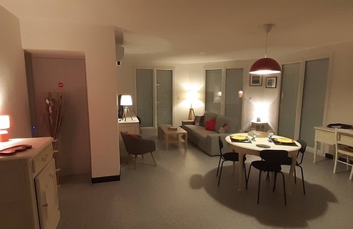 Clodion-Torcatis Apartment | Apartment 'Du Théâtre De' with Balcony, Wi-Fi and Air Conditioning