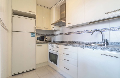 Castillo de Sabinillas Apartment | Apartment 'Duquesa Suites Golf and Gardens' with Shared Pool, Wi-Fi and Air Conditioning