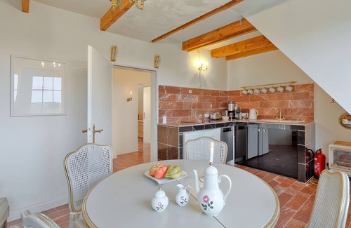 Horsbull Apartment | Apartment 'Emil Nolde Suite' with Shared Garden and Wi-Fi