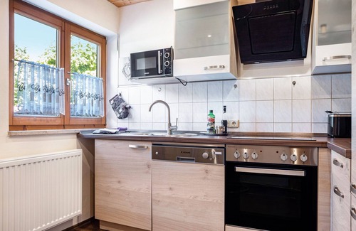 Bernbeuren Apartment | Apartment 'Echerschwang1' with Shared Garden, Balcony and Wi-Fi