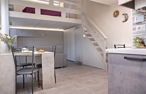 Luino Apartment | Apartment 'Efihouse Lago Maggiore' with Lake View, Shared Garden and Wi-Fi