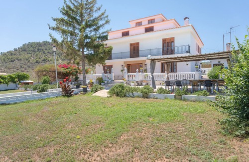 Altura Ski Chalet | Apartment 'El Cachorro' with Mountain View, Private Pool and Shared Terrace