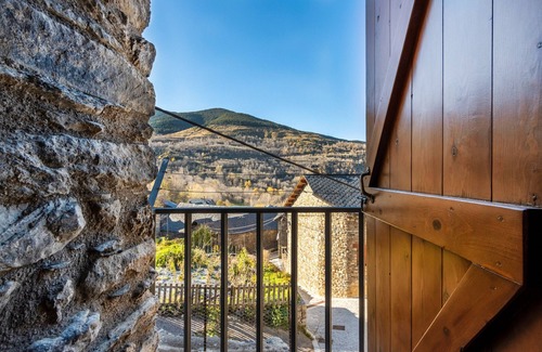 Durro Apartment | Apartment 'El Case' with Mountain View and Private Garden