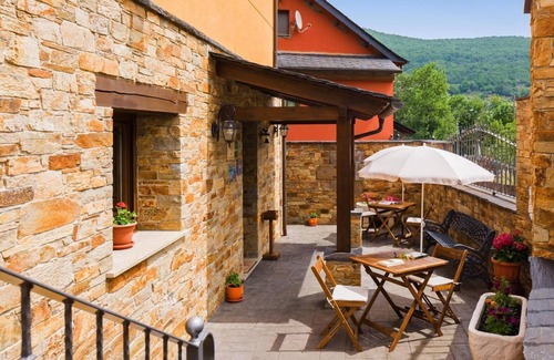 Caboalles de Abajo Apartment | Apartment 'El Hechizo' with Mountain View, Shared Pool and Wi-Fi