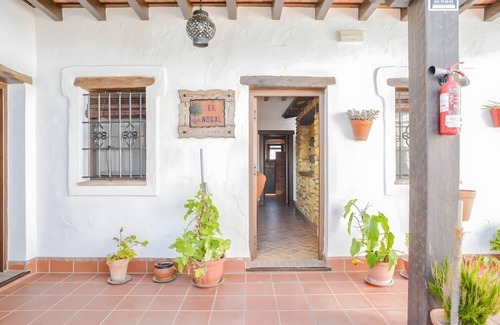 Barbate Apartment | Apartment 'El Nogal' with Shared Pool, Wi-Fi and Air Conditioning