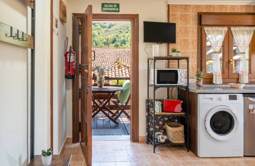 Soto de Cangas Apartment | Apartment 'El Portiellu 2' with Private Terrace, Balcony and Wi-Fi
