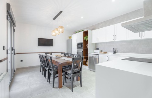 Vall d'Alba Apartment | Apartment 'El Secret De Marco' with Mountain View, Wi-Fi and Air Conditioning