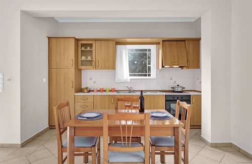 Agios Ioannis Apartment | Apartment 'Elaia 2' with Sea View, Wi-Fi and Air Conditioning