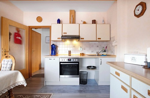 Meldorf Apartment | Apartment 'Ellen' with Shared Terrace, Shared Garden and Wi-Fi