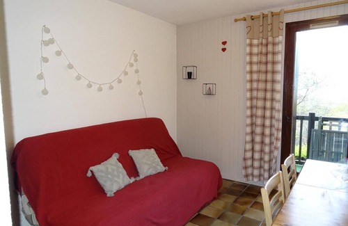 Saint-Sauveur Apartment | Apartment "Embrun Top T2 - 3 Étoiles avec Vue" with Balcony