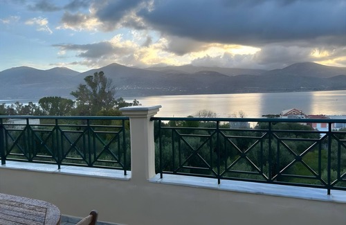 Lixouri Apartment | Apartment 'Emelia' with Sea View, Wi-Fi and Air Conditioning