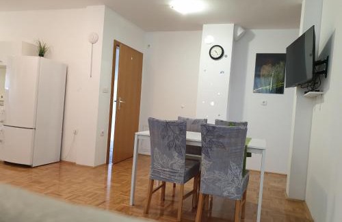 Ljubljana Apartment | Apartment EMMA Ljubljana - FREE parking, AC, Wifi