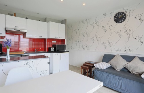 Plerin Apartment | Apartment 'En Front De Mer' with Sea View, Private Terrace and Wi-Fi
