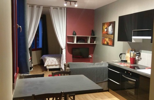 Eaux-Bonnes Apartment | Apartment-Ensuite with Shower-Coquelicot