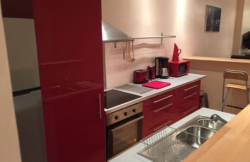 Zola - Pressense Apartment | Apartment-Ensuite with Bath-Courtyard view-2 CH-62M2