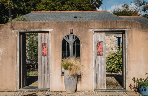 St Austell Apartment | Apartment-Ensuite-The Hiding Places - Nook