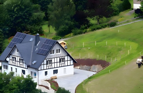 Lenne Apartment | Apartment 'Ente' with Mountain View, Private Terrace and Wi-Fi