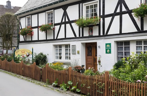 Lenne Apartment | Apartment 'Ente' with Mountain View, Private Terrace and Wi-Fi