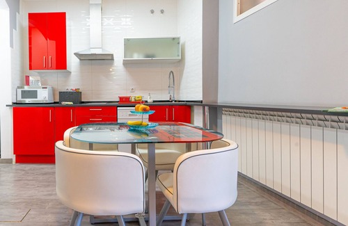 Leon Apartment | Apartment 'Entrevías Lodging' with Balcony and Wi-Fi