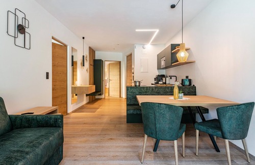 Centro - Piani - Rencio Apartment | Apartment "Erbacher - Anna's Garten Suite" with Mountain View, Shared Pool & steam bath