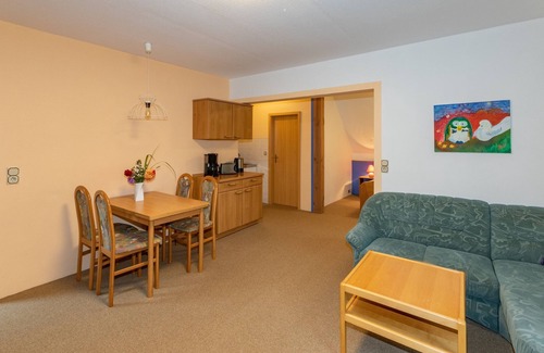Werben Apartment | Apartment Erle, comb. Living room/bedroom/kitchenette, shower/WC (1 bedroom in the attic) - Zimmermanns Ferienhof