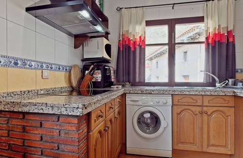 Portilla de la Reina Apartment | Apartment 'Invernal De Picos' with Mountain View, Private Terrace and Wi-Fi