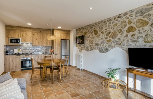 La Vall d'en Bas Apartment | Apartment 'La Cabanya De La Rovira - Baix' with Mountain View, Terrace and Wi-Fi