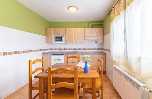 Santo Tome del Puerto Apartment | Apartment 'La Casa De Dafne Almendro' with Mountain View, Shared Terrace and Shared Garden