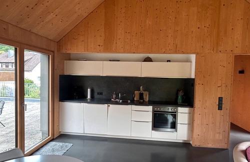 Huettlingen Apartment | Apartment 'Esse' with Shared Garden, Balcony and Wi-Fi