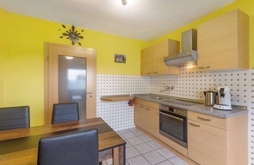 Hochwaldhausen Apartment | Apartment 'Eva' with Private Terrace, Shared Garden and Wi-Fi