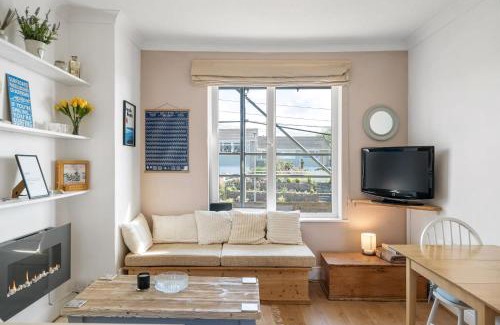 Westward Ho Apartment | Apartment Expansive Sea Views Private Parking