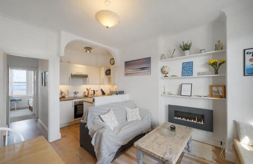 Westward Ho Apartment | Apartment Expansive Sea Views Private Parking