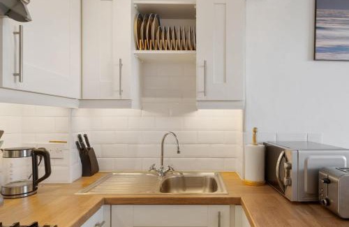 Westward Ho Apartment | Apartment Expansive Sea Views Private Parking