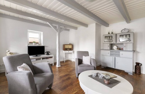 Emmelsbuell-Horsbuell Apartment | Apartment 'Fewo Luzie' with Private Terrace, Shared Garden and Wi-Fi