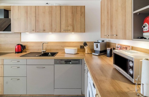 Owingen Apartment | Apartment 'Ferienparadies Bodensee Fewo2' with Mountain View, Shared Pool and Wi-Fi